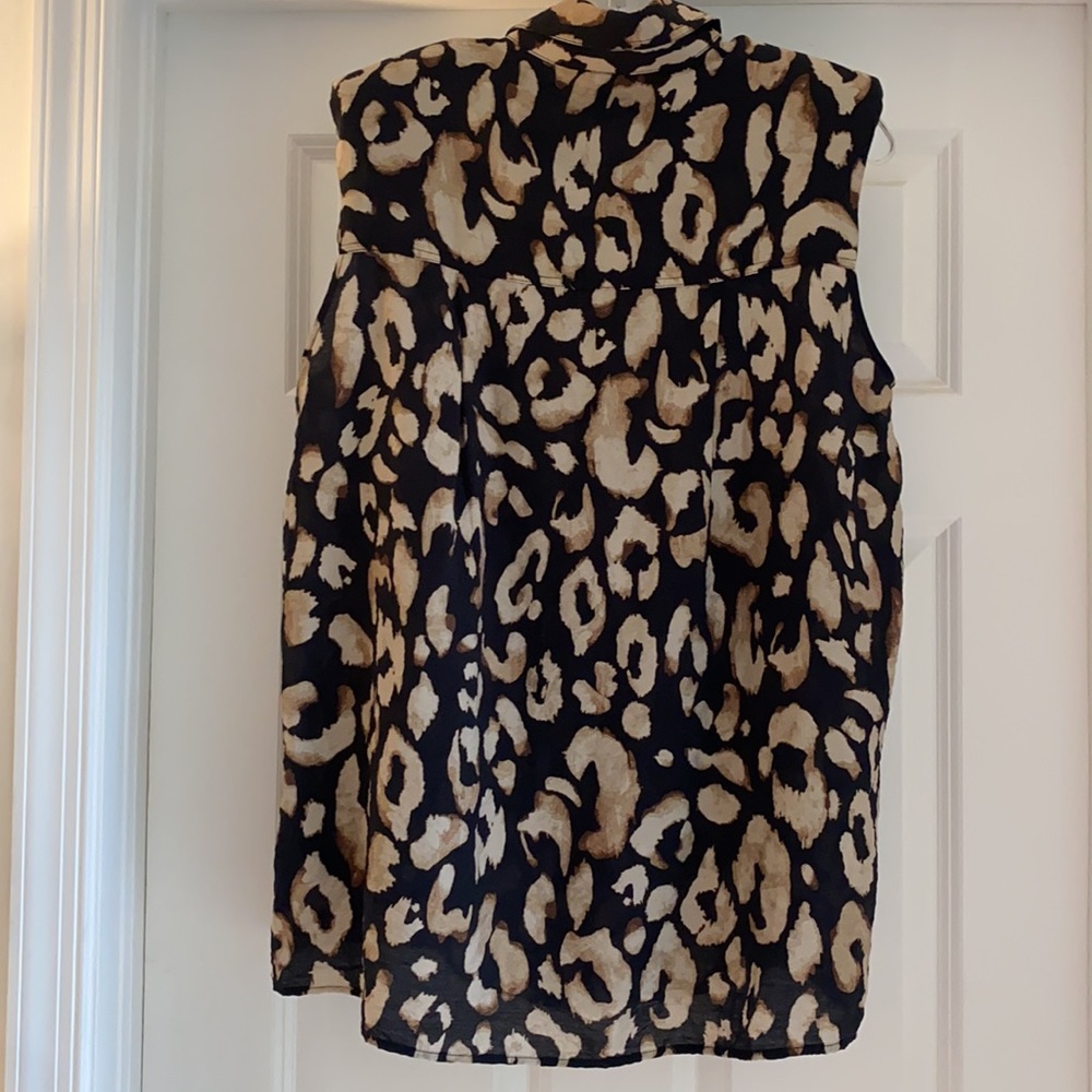 Button down blouse size medium - Picture 4 of 4